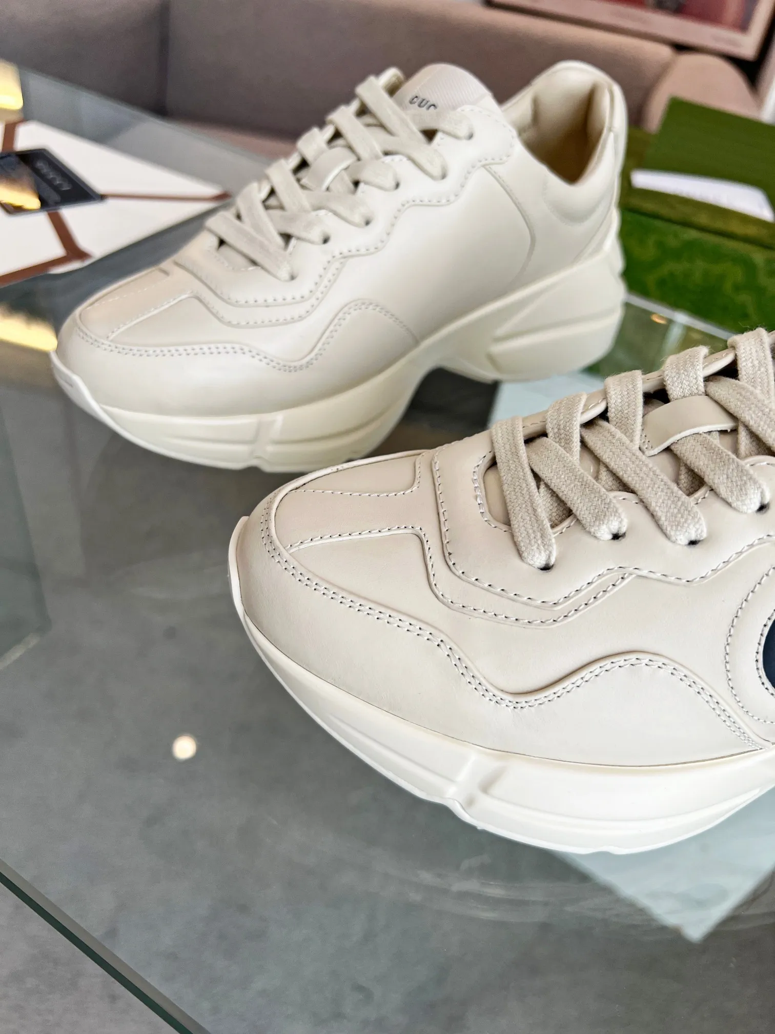P800 2023 top version, buy the original version and disassemble it, new color matching, 🔵"gucci" new dad shoes, 🔜purchasing level, 🔵couples👫 style 🔜Versatile in all seasons🔜 Upper: imported cowhide🐮 Lining: original A-grade mixed sheepskin, sole: the latest original developed TPU vacuum, with edges Midsole: with logo Lasting technology, size: women's size 35-40, men's size 40-44, with chip, 💯with counter genuine packaging